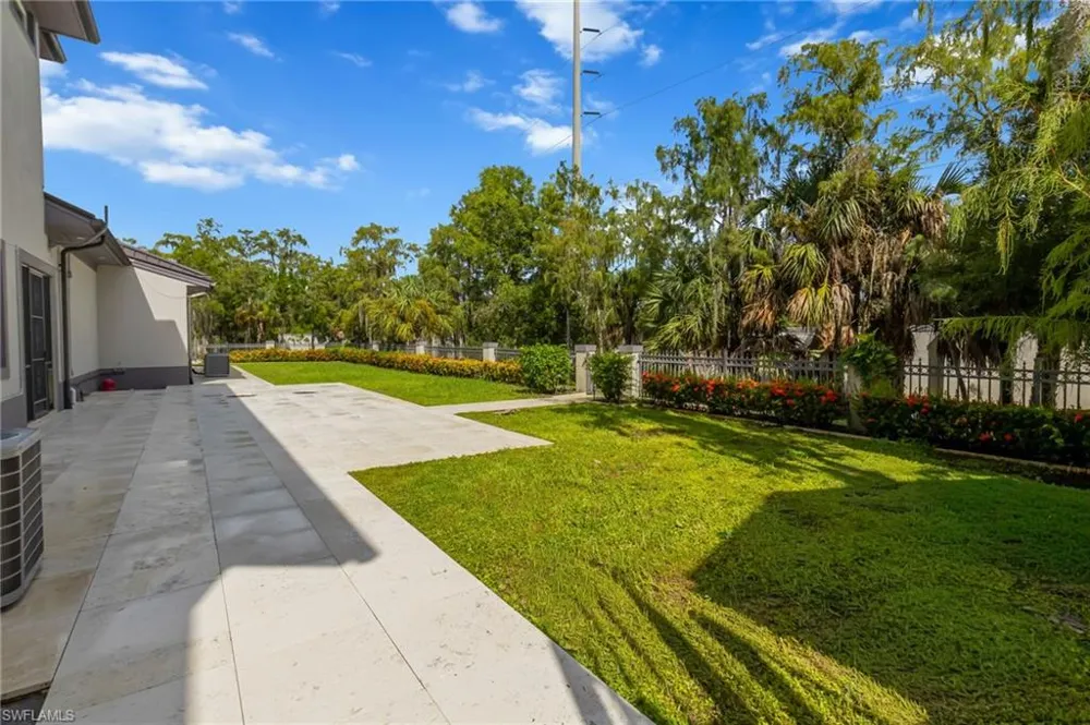 3585 33rd Avenue NE Naples, FL 34120