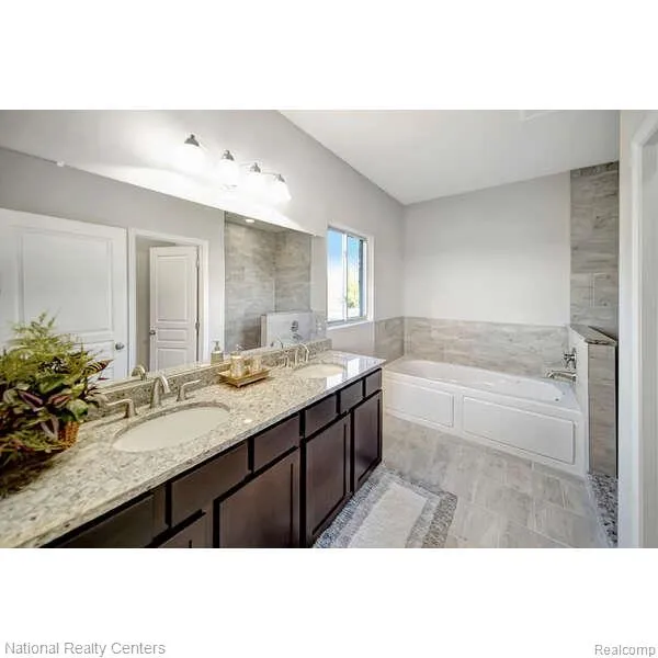 5548 Morgan Lake Drive Independence Charter Township, MI 48348