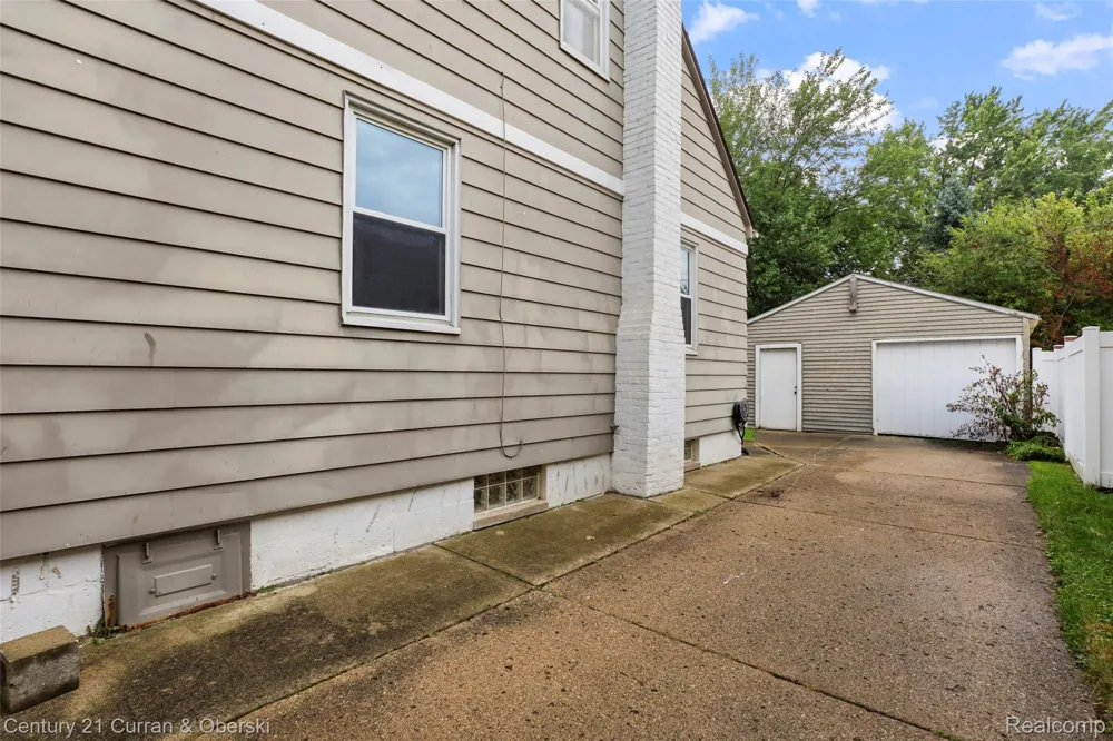 6652 Rockdale Street Dearborn Heights City, MI 48127