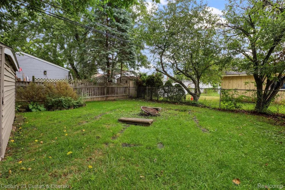 6652 Rockdale Street Dearborn Heights City, MI 48127