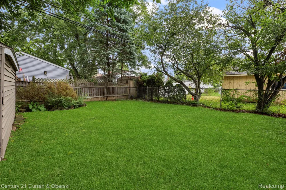 6652 Rockdale Street Dearborn Heights City, MI 48127