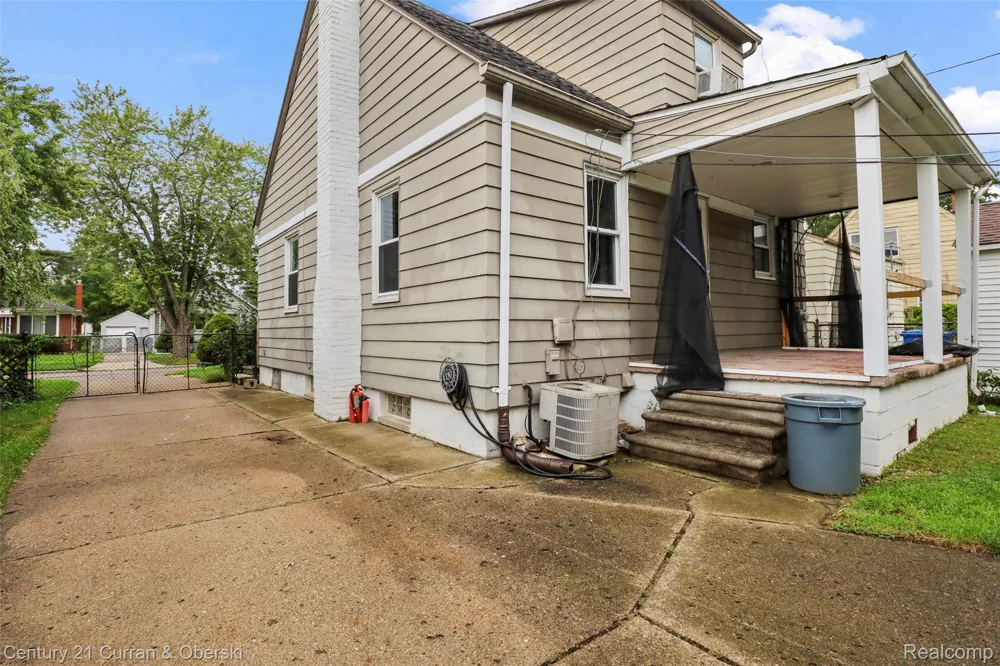 6652 Rockdale Street Dearborn Heights City, MI 48127