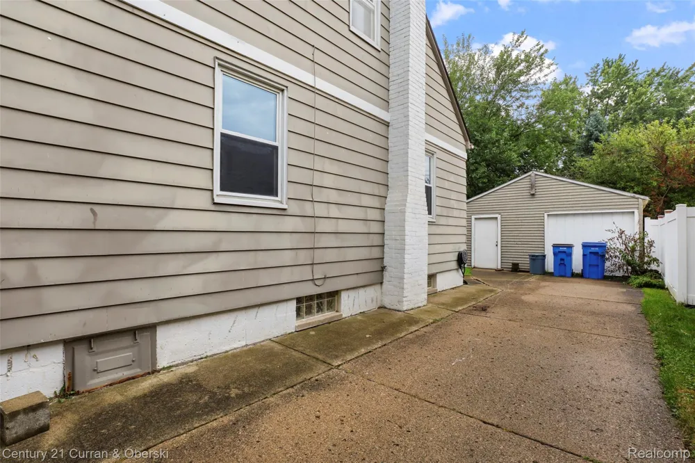 6652 Rockdale Street Dearborn Heights City, MI 48127