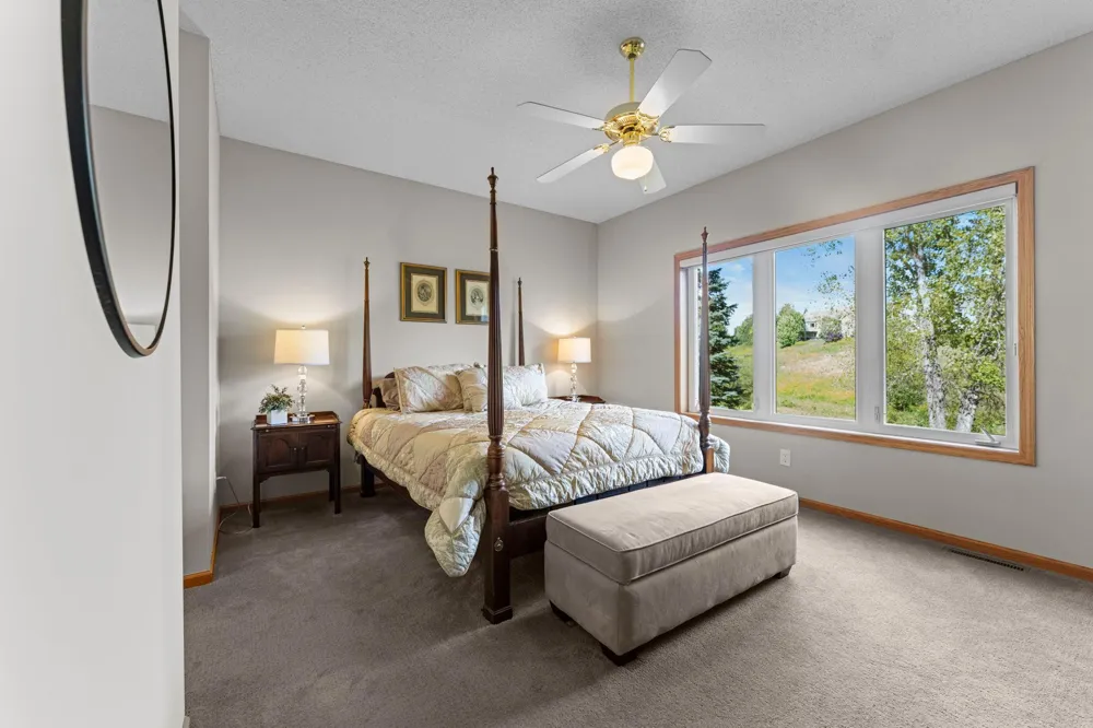 19110 Inndale Drive Lakeville, MN 55044