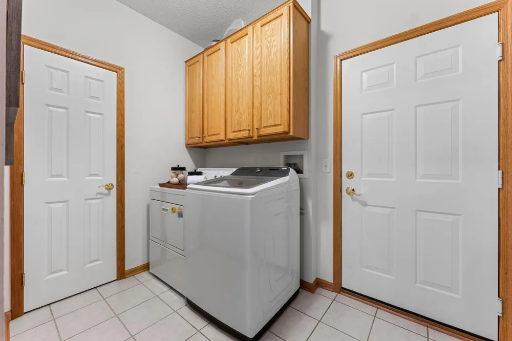 19110 Inndale Drive Lakeville, MN 55044