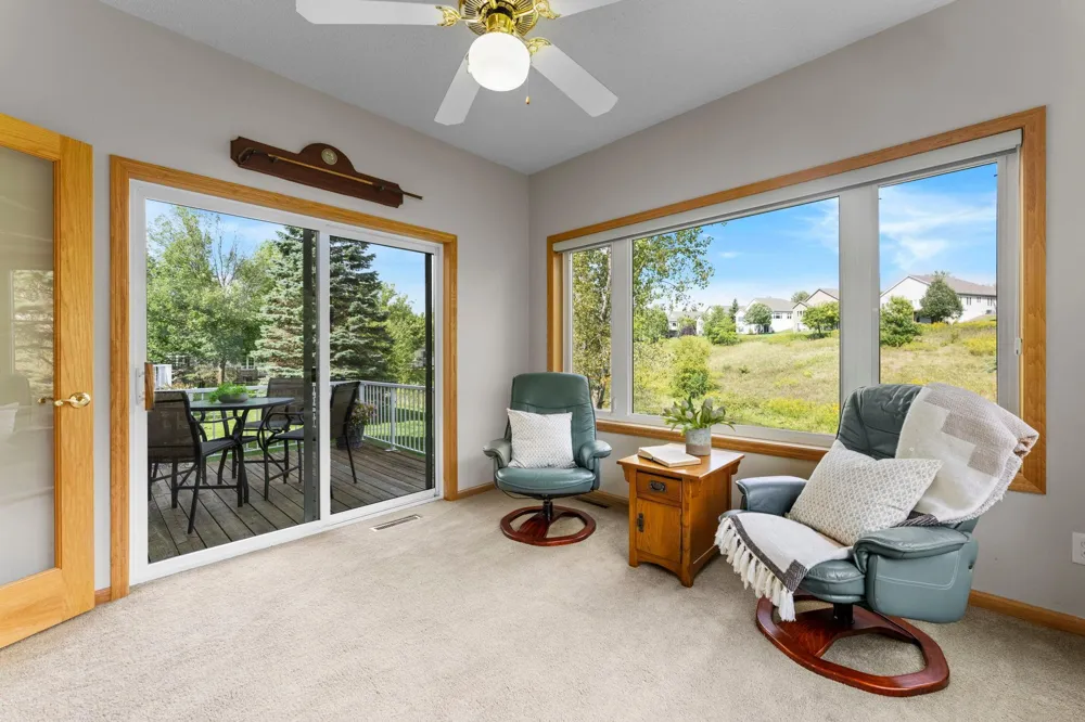 19110 Inndale Drive Lakeville, MN 55044