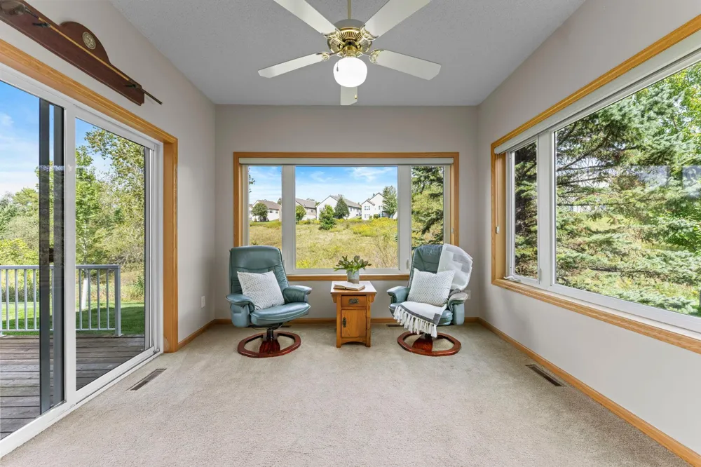 19110 Inndale Drive Lakeville, MN 55044