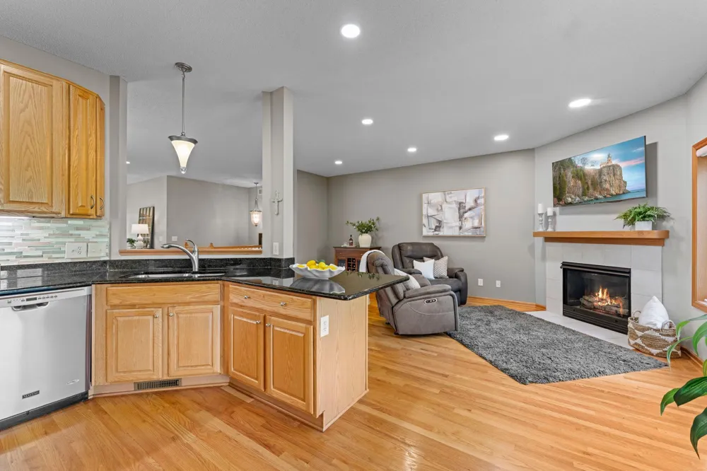 19110 Inndale Drive Lakeville, MN 55044