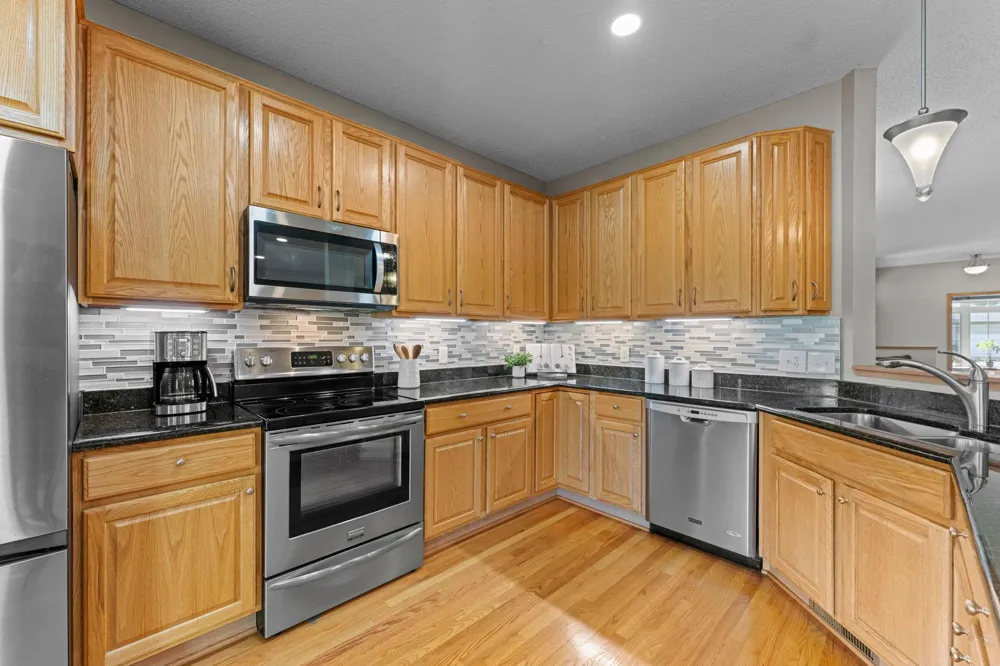 19110 Inndale Drive Lakeville, MN 55044