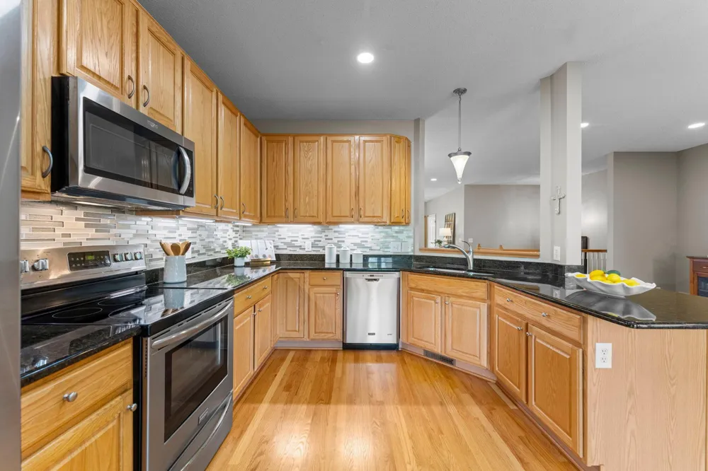 19110 Inndale Drive Lakeville, MN 55044