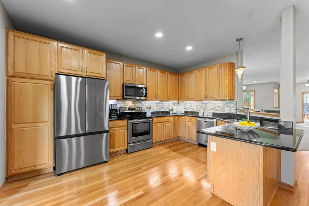 19110 Inndale Drive Lakeville, MN 55044