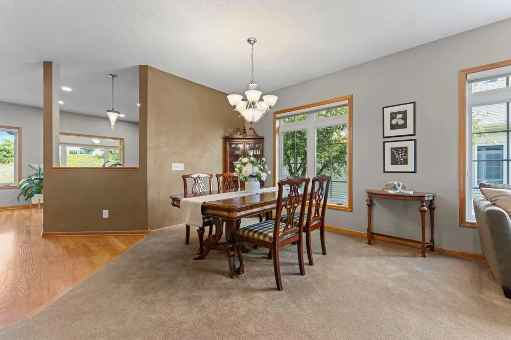 19110 Inndale Drive Lakeville, MN 55044