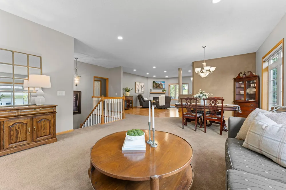 19110 Inndale Drive Lakeville, MN 55044