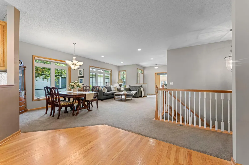 19110 Inndale Drive Lakeville, MN 55044
