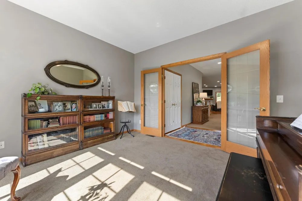 19110 Inndale Drive Lakeville, MN 55044