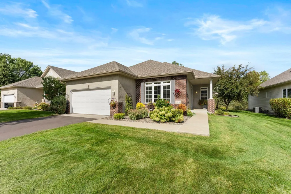 19110 Inndale Drive Lakeville, MN 55044