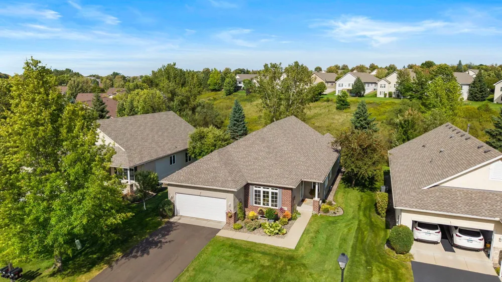 19110 Inndale Drive Lakeville, MN 55044