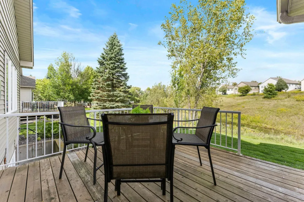19110 Inndale Drive Lakeville, MN 55044