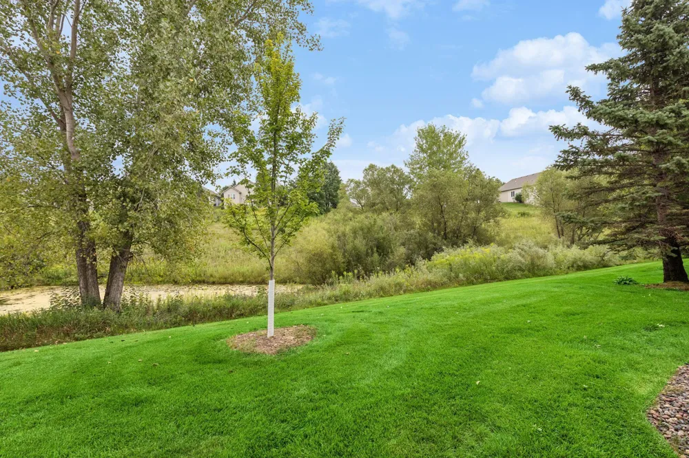 19110 Inndale Drive Lakeville, MN 55044