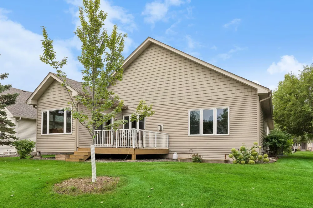 19110 Inndale Drive Lakeville, MN 55044