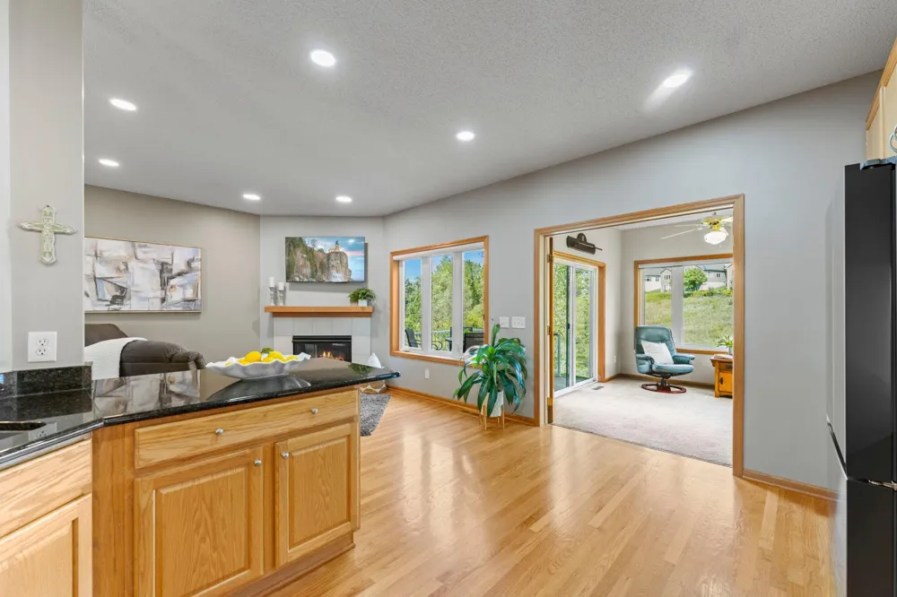 19110 Inndale Drive Lakeville, MN 55044