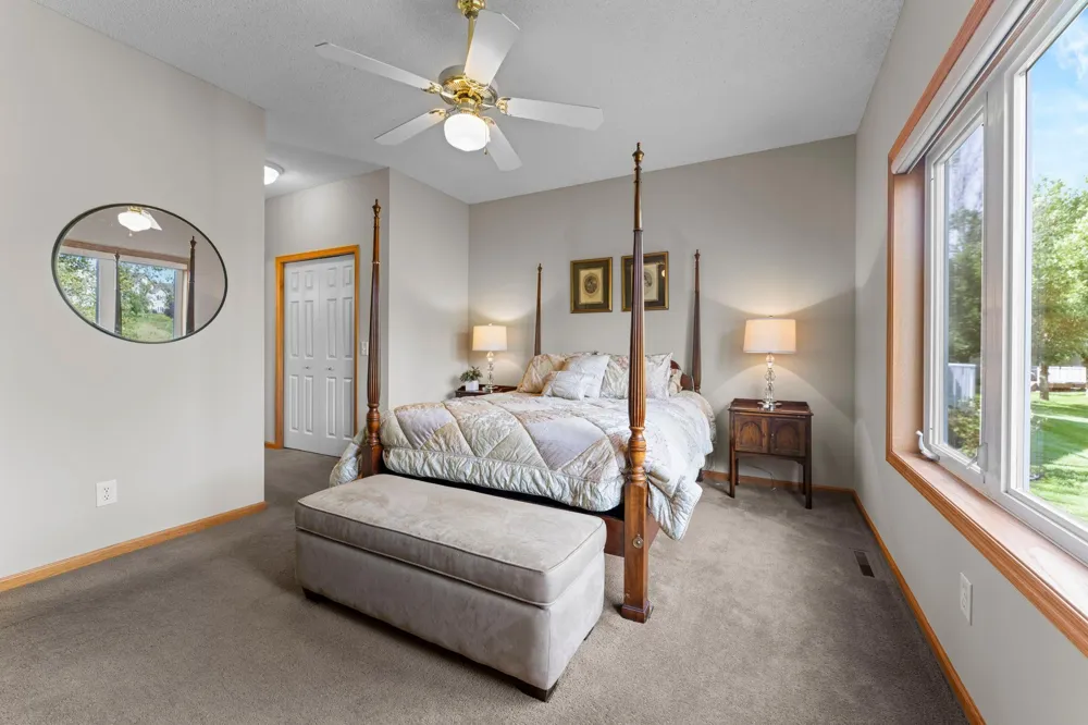 19110 Inndale Drive Lakeville, MN 55044