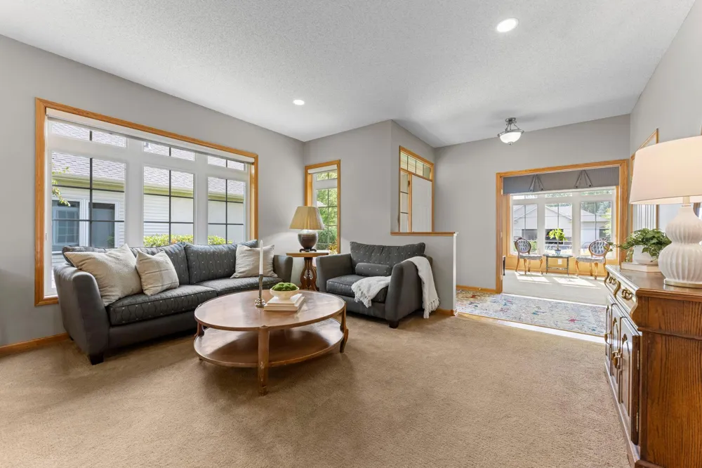 19110 Inndale Drive Lakeville, MN 55044