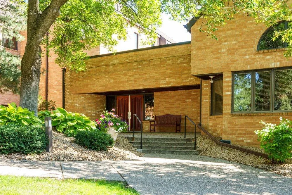 1830 Eagle Ridge Drive #1009 Mendota Heights, MN 55118