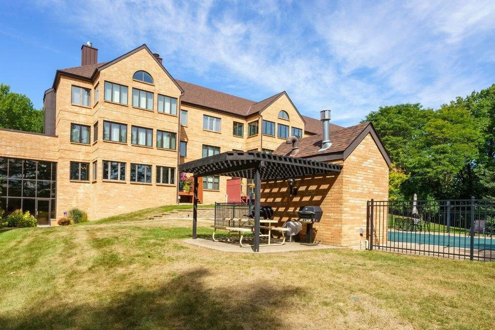 1830 Eagle Ridge Drive #1009 Mendota Heights, MN 55118