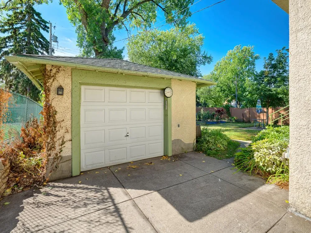 2108 Niles Avenue Saint Paul, MN 55116