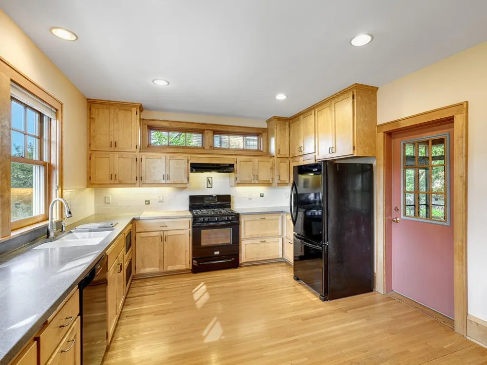 2108 Niles Avenue Saint Paul, MN 55116