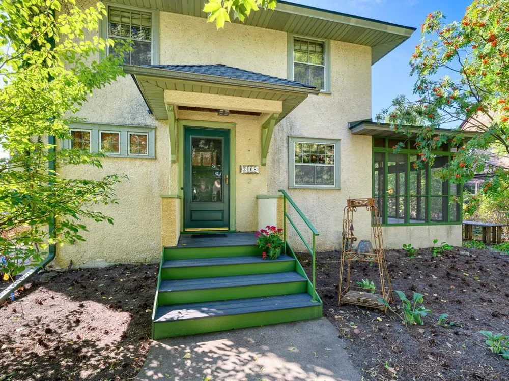 2108 Niles Avenue Saint Paul, MN 55116