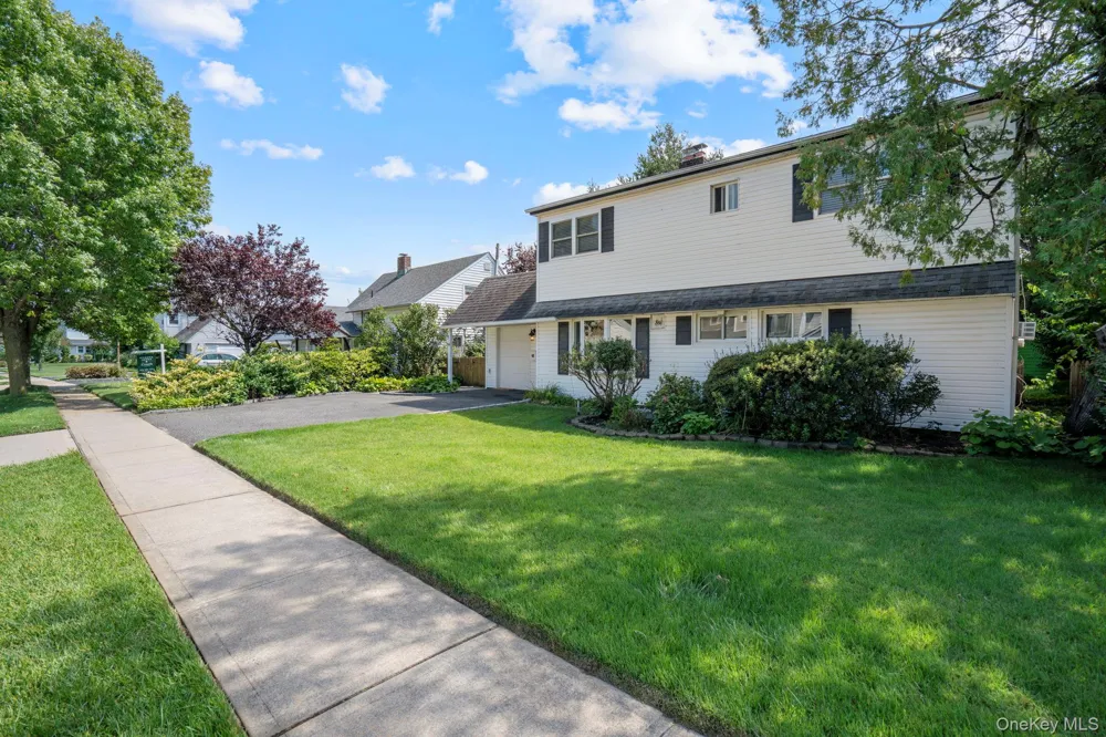 48 Grey Lane Levittown, NY 11756