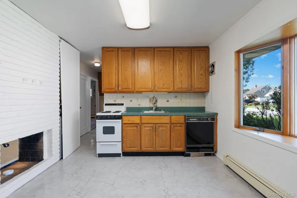 48 Grey Lane Levittown, NY 11756