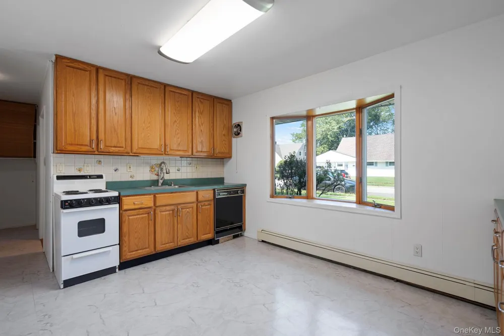 48 Grey Lane Levittown, NY 11756