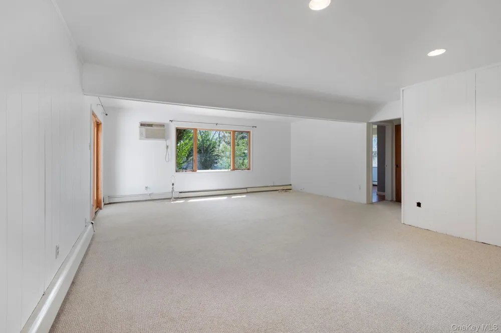 48 Grey Lane Levittown, NY 11756