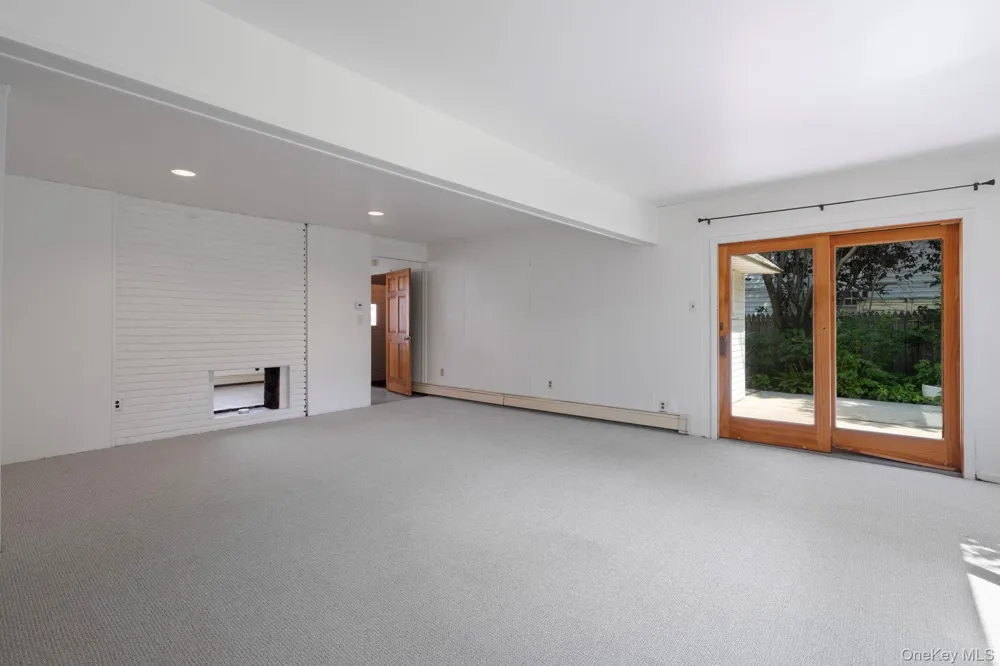 48 Grey Lane Levittown, NY 11756