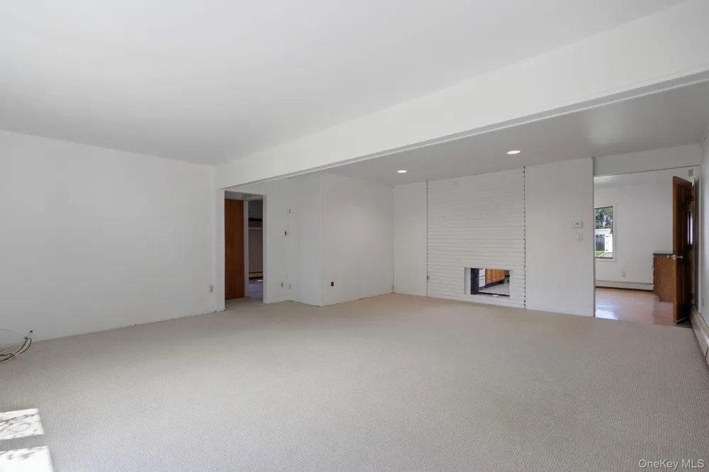 48 Grey Lane Levittown, NY 11756