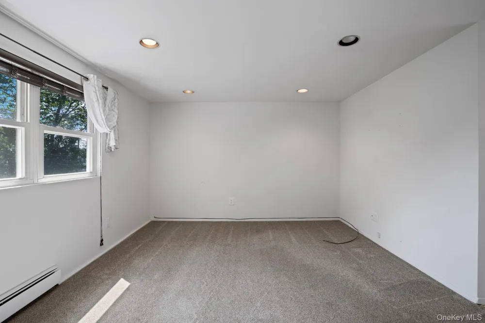 48 Grey Lane Levittown, NY 11756
