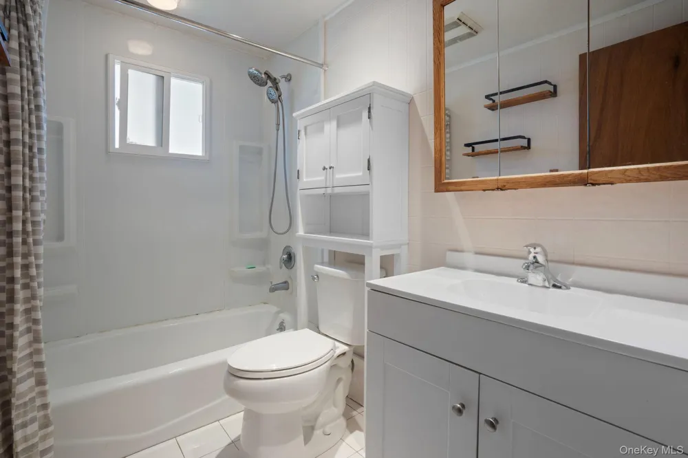 48 Grey Lane Levittown, NY 11756