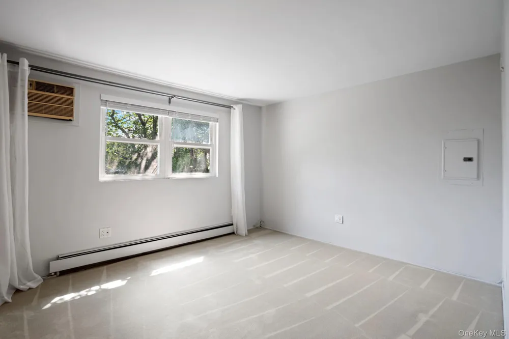 48 Grey Lane Levittown, NY 11756