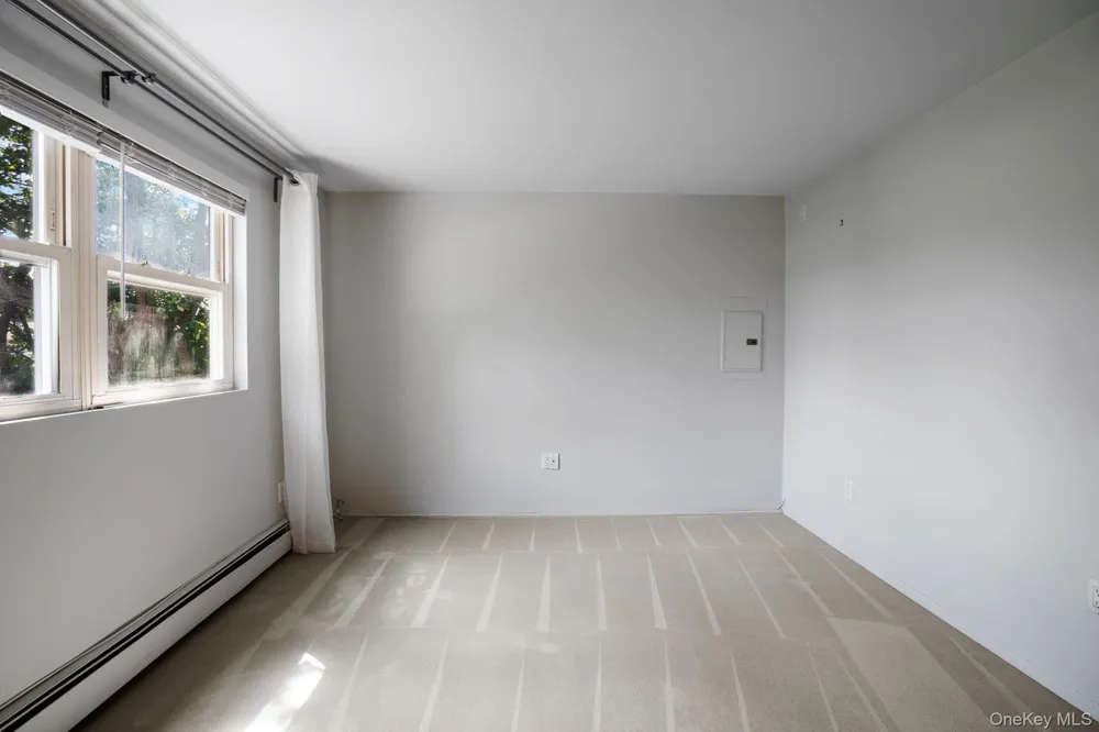 48 Grey Lane Levittown, NY 11756