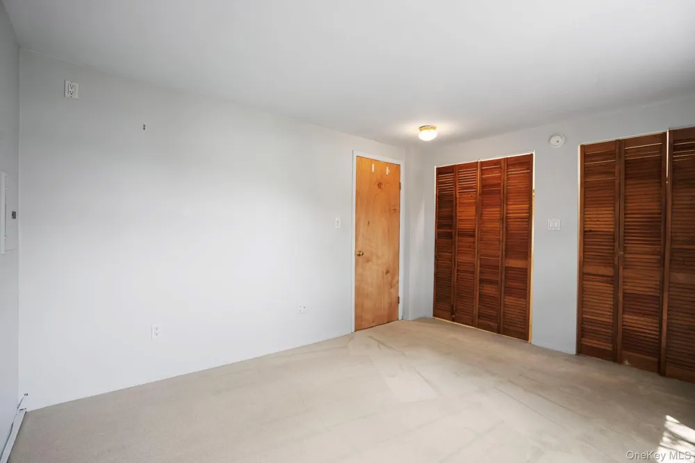 48 Grey Lane Levittown, NY 11756