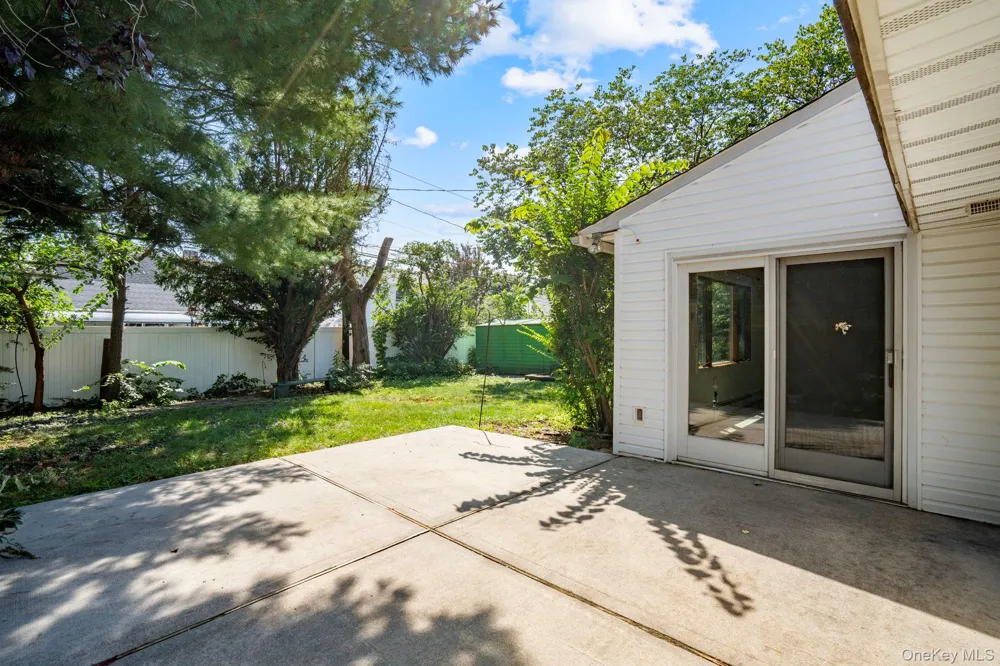 48 Grey Lane Levittown, NY 11756