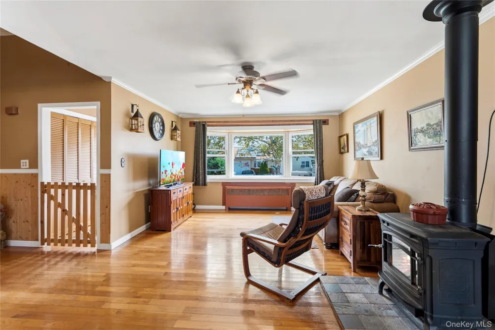 582 Benton Road East Meadow, NY 11554