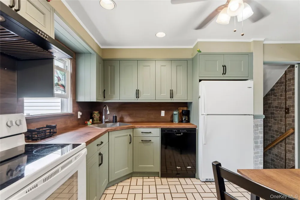 582 Benton Road East Meadow, NY 11554