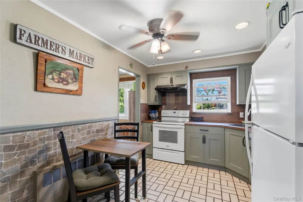 582 Benton Road East Meadow, NY 11554