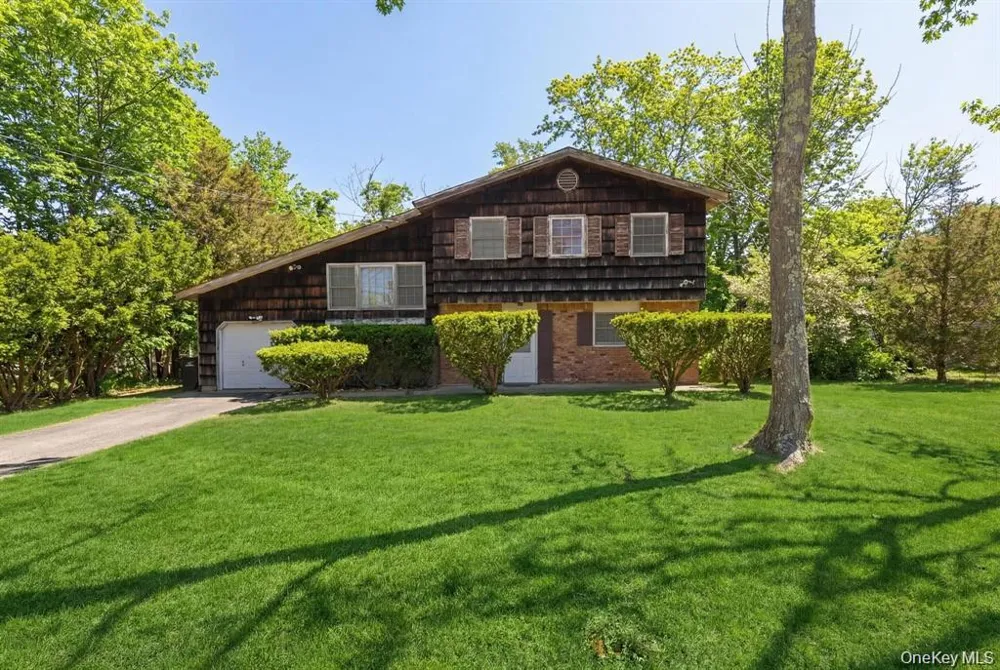 43 Village Lane Hauppauge, NY 11788