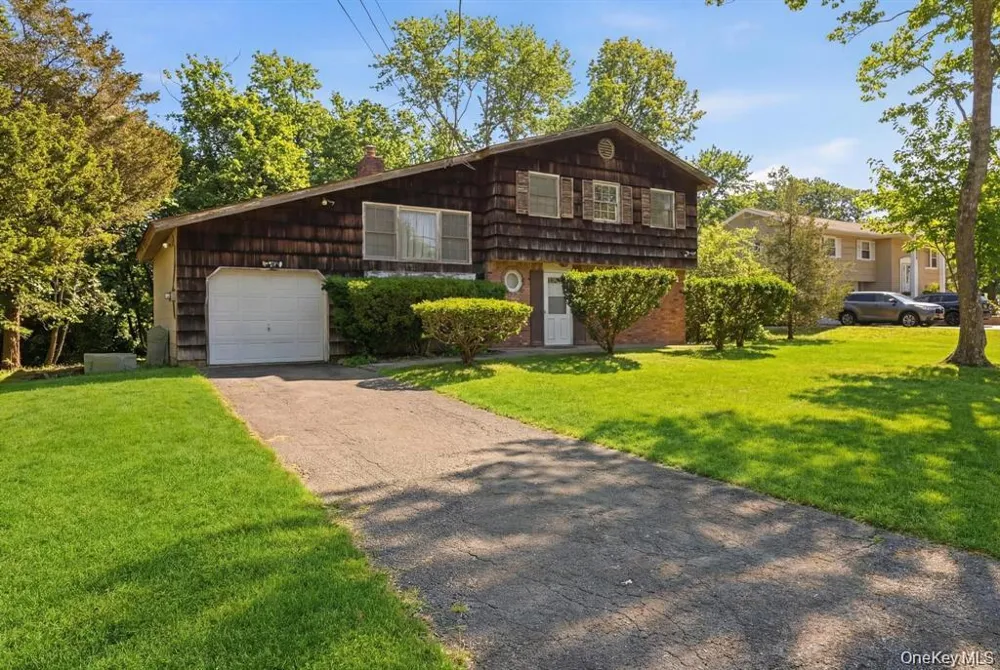 43 Village Lane Hauppauge, NY 11788