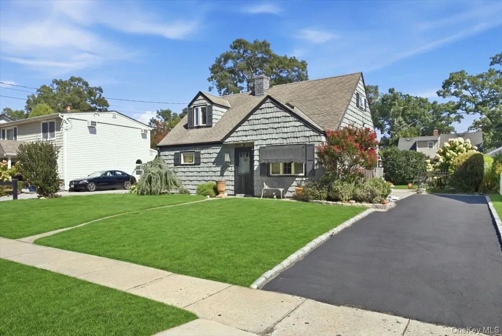 65 Riverside Avenue Massapequa, NY 11758